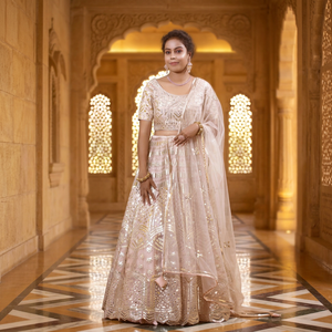 Lehenga Choli para mujer con dupatta de organza y detalles de cuero en toda la prenda, una elección perfecta. - Product Image 6