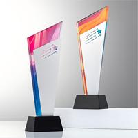 Trophée en cristal personnalisé pour récompense de service noble avec panneau dégradé coloré et base en cristal noir pour reconnaissance