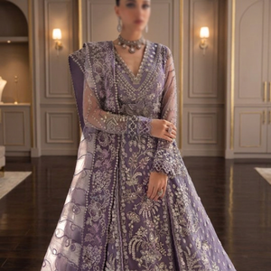Robe de mariée moderne en mousseline de soie faite à la main, grande taille, qualité supérieure, faible MOQ, avec volants et fleurs, longueur ras du sol, style indien pakistanais - Product Image 3