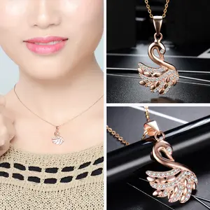 Collar con colgante de moda para mujer de oro rosa con circonita de cisne de plata esterlina S925