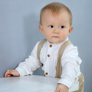 Chemise blanche personnalisée <span class=keywords><strong>Short</strong></span> à bretelles Tenues de boutique pour enfants Ensembles de vêtements pour enfants garçons Ensemble deux pièces - Product Image 2