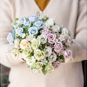 Bouquet de roses artificielles Haiyi 30 cm, fleurs en soie, décoration de mariage et de maison - Product Image 1