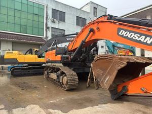 Excavatrice Doosan DX520LC d'occasion, machine 100% d'origine avec peinture d'origine, grande excavatrice hydraulique lourde pour chantier de construction - Product Image 3