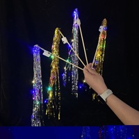 Işıltılı Simli Çelenk Peri Çubukları Renkli LED Işıklı Saçaklı El Çubukları Metalik Parıltılı Festival Partisi Fotoğraf Aksesuarları Tatil