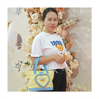 Sac fourre-tout Teddy Island sous licence jaune et bleu avec bordure en forme de cœur et broderie d'ours, sac à main léger pour le campus et les trajets quotidiens