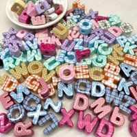Perles en résine alphabet colorées avec motif à carreaux 20 mm pour projets d'artisanat DIY et fabrication de bijoux