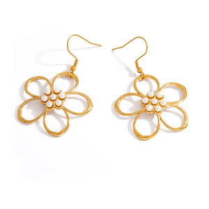 ต่างหูมุกทรงดอกไม้ดีไซน์โปร่งสำหรับใส่ทุกวัน - Product Image 5