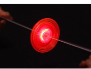 2026 Vente en gros Jouet sifflet lumineux en plastique pour enfants, Gyroscope classique, Soucoupe volante clignotante et <span class=keywords><strong>lumineuse</strong></span>, Souvenir d'enfance - Product Image 6