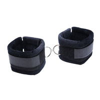 BDSM, bondage, menottes, cadenas de chasteté, jouets sexuels érotiques pour couples adultes, flirt, fétichisme.