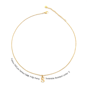 Collar con Colgante de Moda, Acero Inoxidable 316L, Baño de Oro PVD, Resistente y Sostenible, con Letra S - Product Image 2