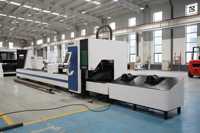 Machine de découpe au laser à fibre CNC 3000W, fonctionnement flexible pour tubes carrés et ronds