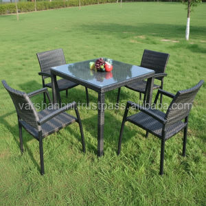 Table de salle à manger d'extérieur en rotin tressé à la main - Product Image 1