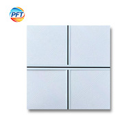 Plaques de plafond en PVC et plâtre - Ignifuges, insonorisantes, installation rapide pour gymnases et hôtels