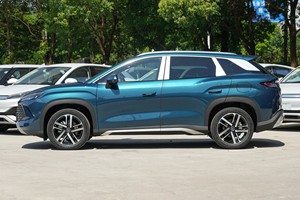รถ SUV ขนาดกลาง BYD Song L DM-i รุ่นใหม่ ระบบปลั๊กอินไฮบริด ระยะทางวิ่งด้วยไฟฟ้า 200 กม. เกียร์ E-CVT 5 ประตู 5 ที่นั่ง เหมาะสำหรับครอบครัว - Product Image 4