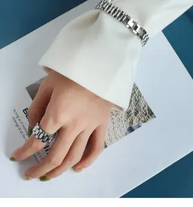 2023潮流女装18K PVD金手链戒指套装手表带链饰品套装特殊风格不可磨灭的饰品