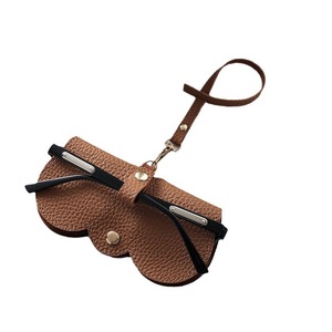 Estuche para gafas de cuero suave, forma irregular, bolsa portátil para gafas de sol, protector colgante para gafas para adultos - Product Image 4