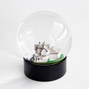 Boule de neige en résine peinte à la main personnalisée 120 mm Boule de cristal Projet <span class=keywords><strong>immobilier</strong></span> Souvenir d'usine Emballage en boîte en papier - Product Image 1