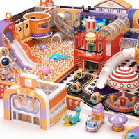Structure de jeu intérieure moderne et personnalisée, éco-responsable, avec jeux interactifs sur le thème personnalisé, piscine à balles, tunnel d'escalade et piste de course