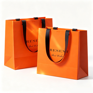 <span class=keywords><strong>Sac</strong></span> fourre-tout orange vif avec sangles noires contrastées et inscription minimaliste pour boutique <span class=keywords><strong>de</strong></span> mode ou achats <span class=keywords><strong>de</strong></span> cadeaux <span class=keywords><strong>de</strong></span> fin d'année - Product Image 1