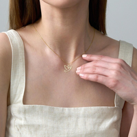 Collier pendentif animal colombe créatif et creux Bijoux de paix Cadeaux pour femmes Collier à breloques en acier inoxydable avec symbole pacifique colombe