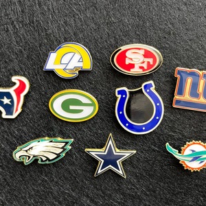 Vente en gros de breloques de football américain pour vêtements sacs épingles en métal de la ligue de football comme crochets à <span class=keywords><strong>chaussures</strong></span> Broche de rugby Badges Accessoires - Product Image 4
