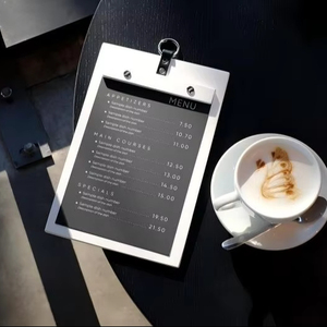 Panneau de menu en contreplaqué aux tons chauds pour restaurants, cafés, bars, avec anneaux métalliques pour contenir les menus de <span class=keywords><strong>restaurant</strong></span>, les cartes des vins, les spécials <span class=keywords><strong>du</strong></span> <span class=keywords><strong>jour</strong></span> - Product Image 1