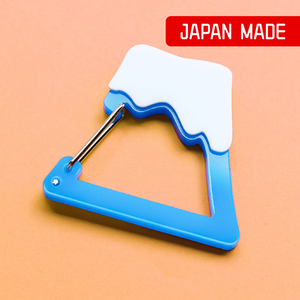 Porte-clés mousqueton personnalisé avec l'icône du Mont Fuji, fabriqué au Japon, par un fabricant OEM/ODM, marque Charm Culture Gift - Product Image 1