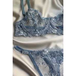 Ensemble de lingerie bleu avec détails en dentelle, soutiens-gorge et culottes brodés transparents, soutien-gorge et culotte en tricot respirants et confortables avec logo sur le bonnet - Product Image 3