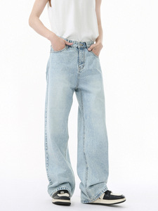 Jeans da Uomo con Texture Effetto Cemento, Pantaloni in Denim con Motivo Grezzo, Vestibilità Ampia, Stile Industriale - Product Image 1