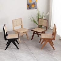 Chaise de salle à manger en bois massif de style japonais traditionnel avec dossier et accoudoirs décontractés, idéale pour restaurant Wabi-sabi