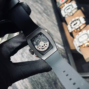 Montre mécanique automatique squelettée noire luxueuse, élégante et charmante, entièrement sertie de moissanite, résistante à l'eau 50 bars - Product Image 4