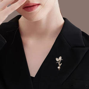 Broche tendance en alliage de zircon et de perles plaqué or, de luxe, de haute qualité, pour femmes, style coréen, idéale pour mariage, fiançailles, fête, cadeau - Product Image 1