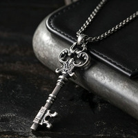 Collier pendentif clé squelette vintage en acier inoxydable, clé sculptée antique, style gothique punk, bijou statement pour hommes et femmes, cadeau