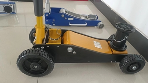 <span class=keywords><strong>Cric</strong></span> <span class=keywords><strong>hydraulique</strong></span> tout-terrain 3 tonnes à grandes roues pour camions, VUS, VTT et véhicules tout-terrain - Product Image 3