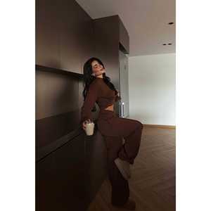 Conjuntos de Traje para Mujer con Detalles de Costura en Color Marrón - Product Image 3