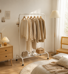 Moderner Metall-Kleiderständer mit Rollen, mattweiß, Kleiderstange und unterem Gitterregal für Schlafzimmer und Boutique - Product Image 2