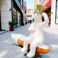Banc-sculpture décoratif en fibre de verre en forme d'ours polaire de dessin animé, pour centre commercial et rue piétonne