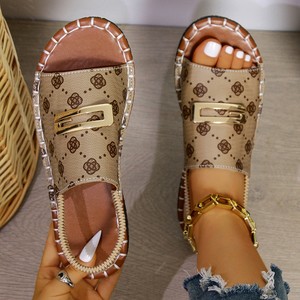 Nouvelles sandales plates à bout rond grande taille pour femmes 2026, à bride unique avec boucle métallique, style européen, chaussures de plage - Product Image 2