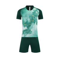 Maßgeschneidertes Sommer-Fußballtrikot Leichtgewichtiges 100% Polyester Unisex Trainings-Sportbekleidung