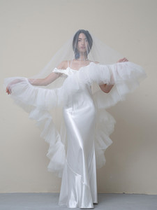 Voile de mariée bouffant double couche <span class=keywords><strong>mi</strong></span>-<span class=keywords><strong>long</strong></span> avec appliques et volants, bordure effet nuage, style forêt, pour séance photo, pour <span class=keywords><strong>femme</strong></span>, collection 'Note of love' - Product Image 5