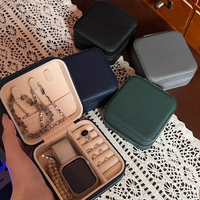 Boîte de rangement en cuir PU haut de gamme exquise pour boucles d'oreilles, bagues, montres, bracelets, étui de voyage portable avec fermeture éclair et doublure en velours