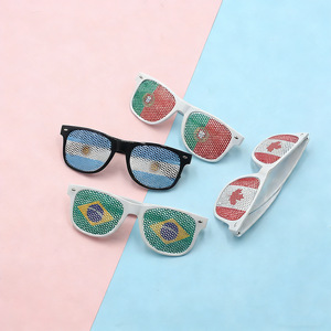 <span class=keywords><strong>Gafas</strong></span> de Sol con la Bandera de la Copa Mundial de Fútbol 2026 de Estados Unidos, Canadá y México, <span class=keywords><strong>Gafas</strong></span> de Sol con Adhesivo Perforado, Regalo de Recuerdo para Fanáticos, Recuerdos de Fiesta - Product Image 3