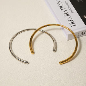 قلادة عنق من الفولاذ المقاوم للصدأ مطلية بالذهب عيار 18 كيلو غير لامعة مخصصة بسعر الجملة مصقولة للغاية للنساء - Product Image 6