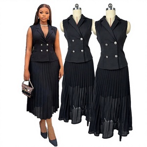 Completo Estivo da Donna Casual Due Pezzi: Gilet Doppiopetto con Colletto a Revers e Gonna Plissettata con Dettagli <span class=keywords><strong>in</strong></span> <span class=keywords><strong>Piume</strong></span> - Product Image 4