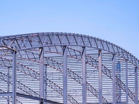 Couverture de structure métallique courbée à grande portée, toit en acier à structure spatiale cintrée