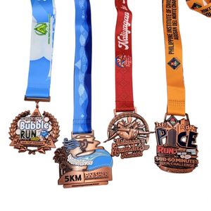Médaille carrée personnalisée en métal plaqué or, argent ou bronze, pour récompense, 1ère place, cheerleading ou participation - Product Image 4