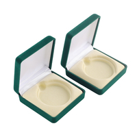 Boîte à bijoux en cuir vert carrée avec doublure en velours, idéale pour ranger les pièces de monnaie, les pendentifs et les badges