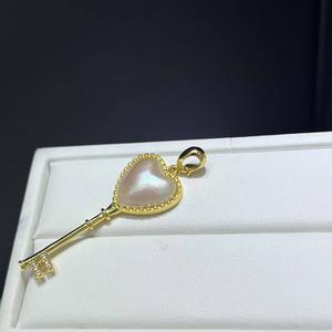 Colgante de Perla en Forma de Corazón Estilo Japonés, 13-16mm, Chapado en Oro sobre Plata, Clásico y Versátil - Product Image 2