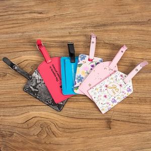 Etiquettes de bagages de <span class=keywords><strong>voyage</strong></span> de luxe multicolores Etiquette de valise pour carte d'embarquement en <span class=keywords><strong>avion</strong></span> Etiquette de bagage en cuir PU vierge Motif à la mode - Product Image 1