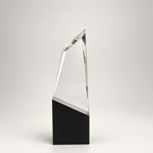 Trofeo <span class=keywords><strong>de</strong></span> Mármol Moderno con Diseño Geométrico Puntiagudo, Premio Crystal Peak, Grabado Personalizado para Reconocimiento Corporativo - Product Image 3